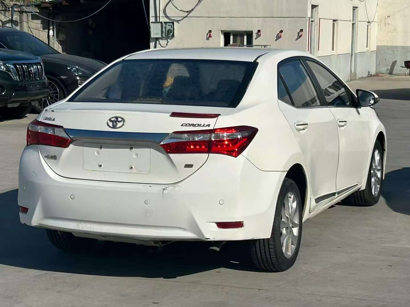 Toyota Corolla 2015 1.6L Automatic Sunroof Leather Edition 4