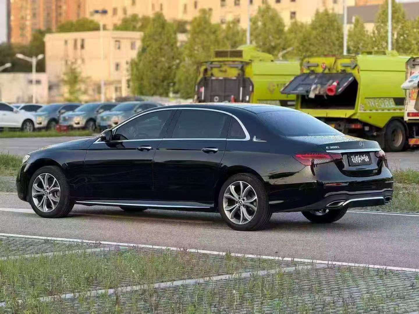 Mercedes-Benz E-Class E300L Luxury 7