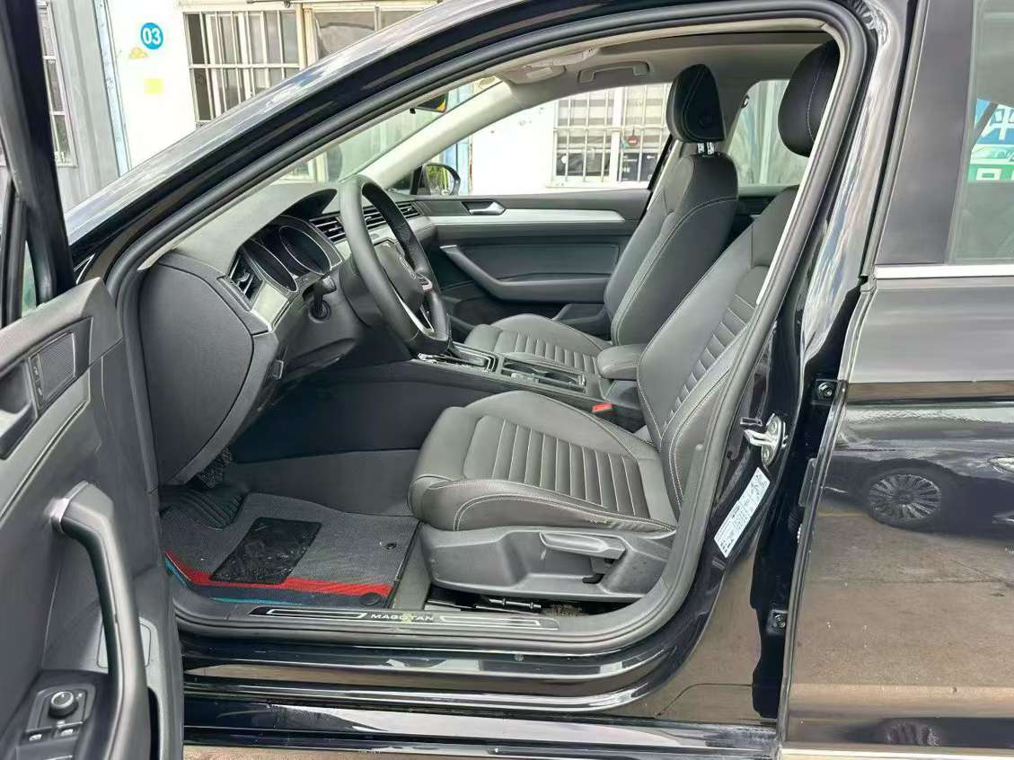 Volkswagen Magotan 1.4T Panoramic Sunroof 5