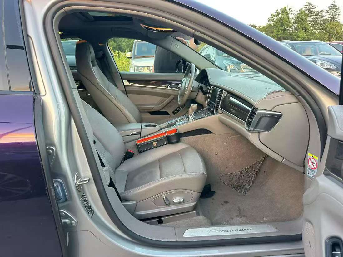 Porsche Panamera 3.6L Automatic 9
