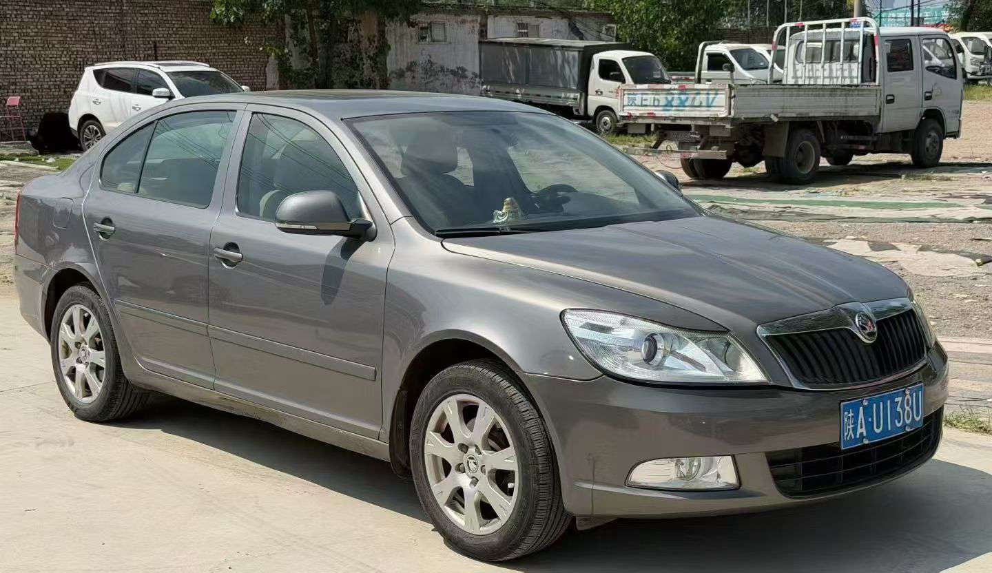 Skoda Octavia 2015 1.6L Automatic with Sunroof 2
