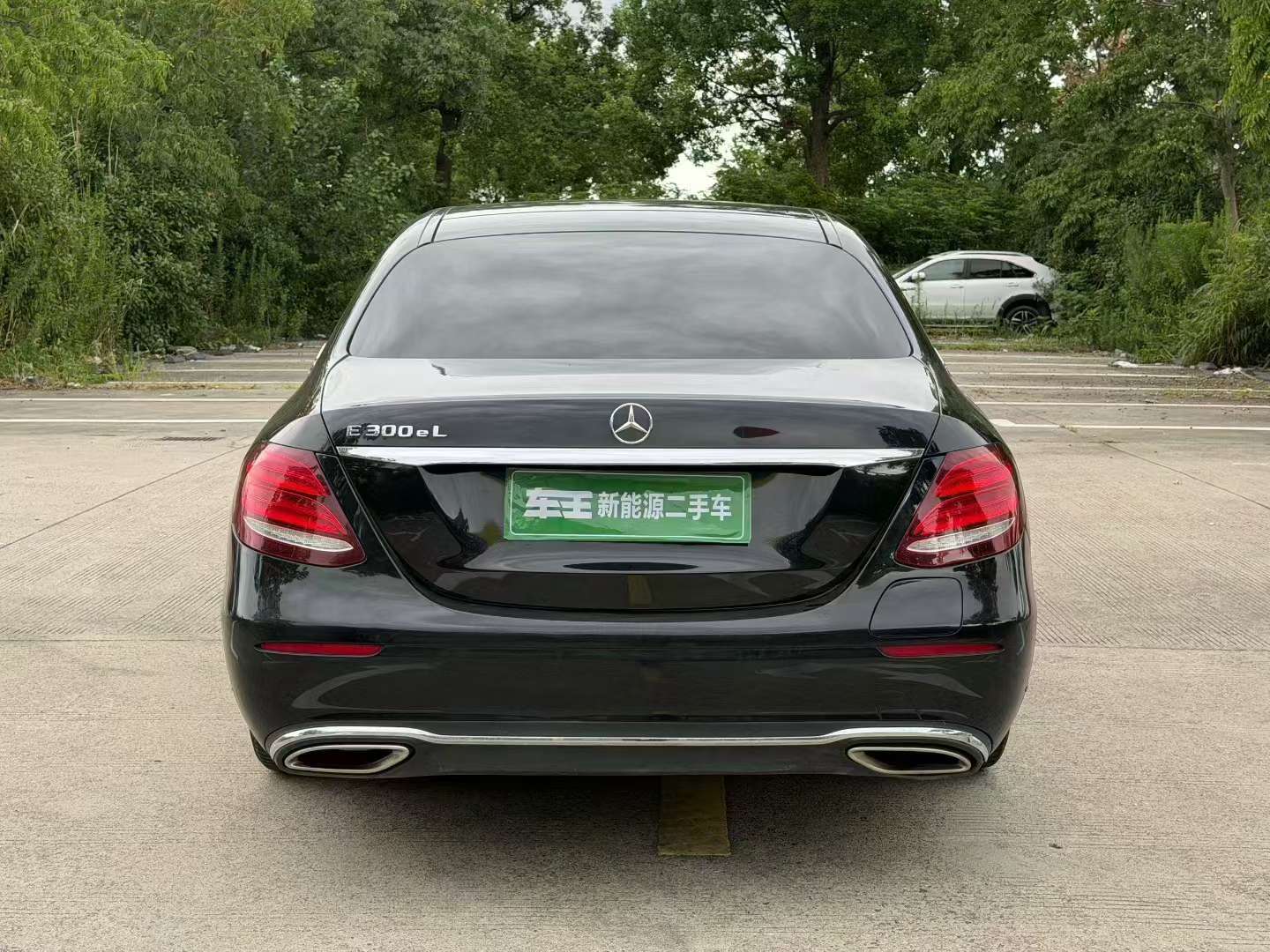 Mercedes-Benz E-Class E300eL Hybrid 5