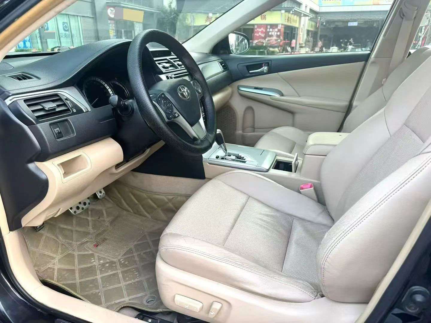 Toyota Camry 4