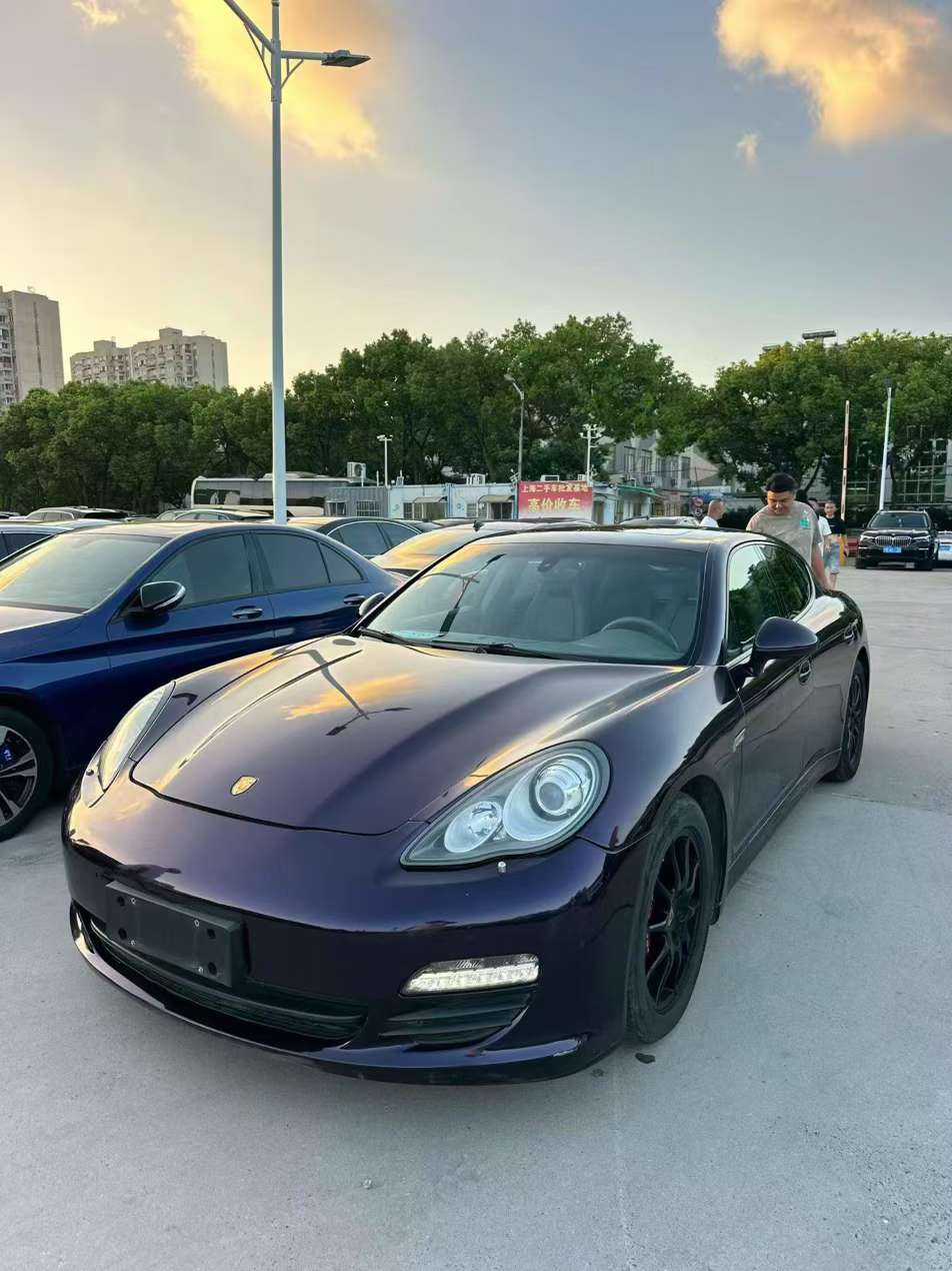 Porsche Panamera 3.6L Automatic 2