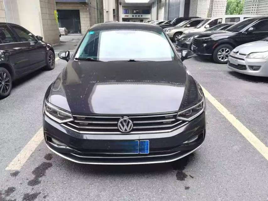 Volkswagen Magotan 2.0T 330TSI Leading 2