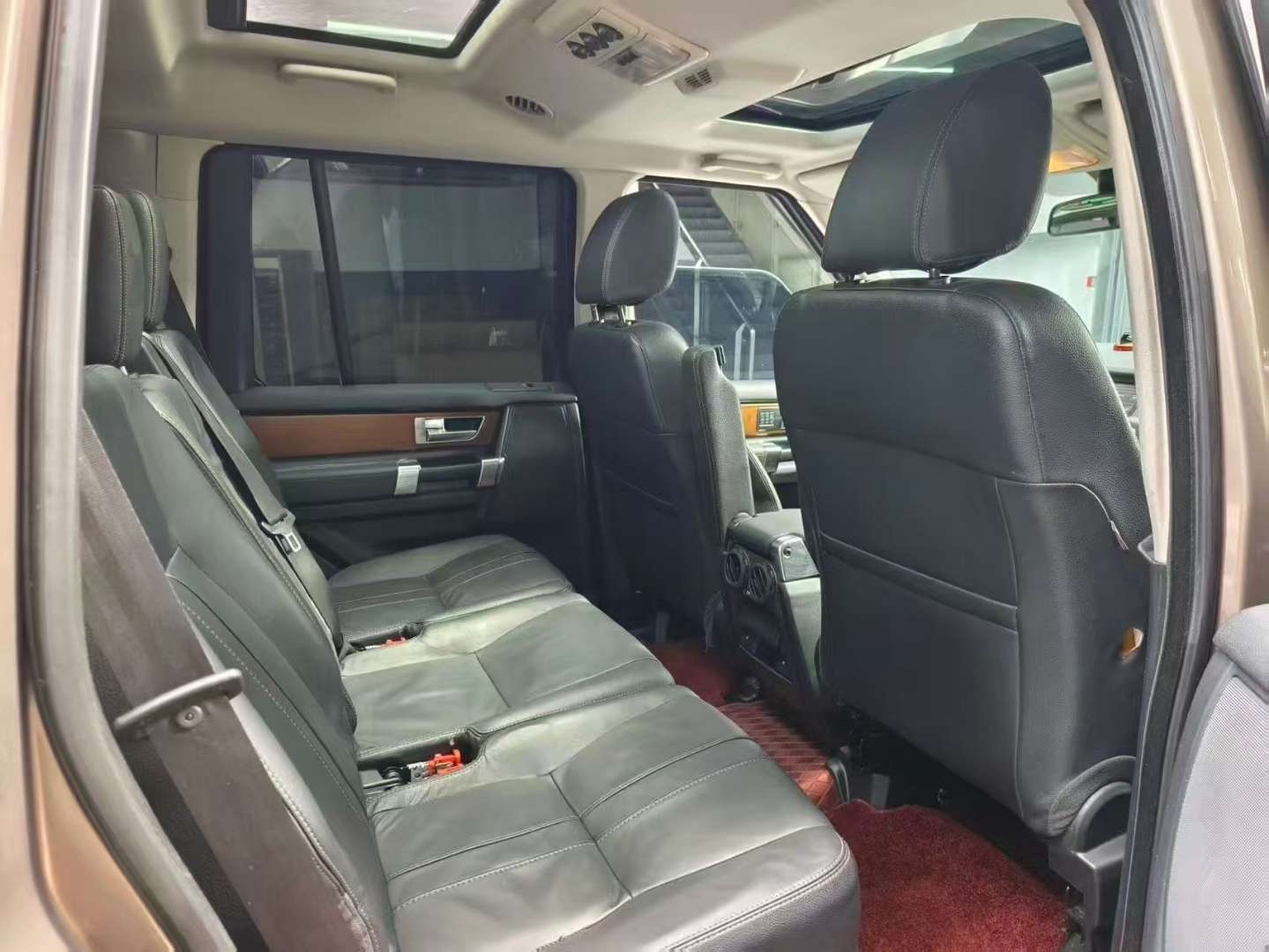 Land Rover Discovery Diesel 3.0T 7-Seater 8