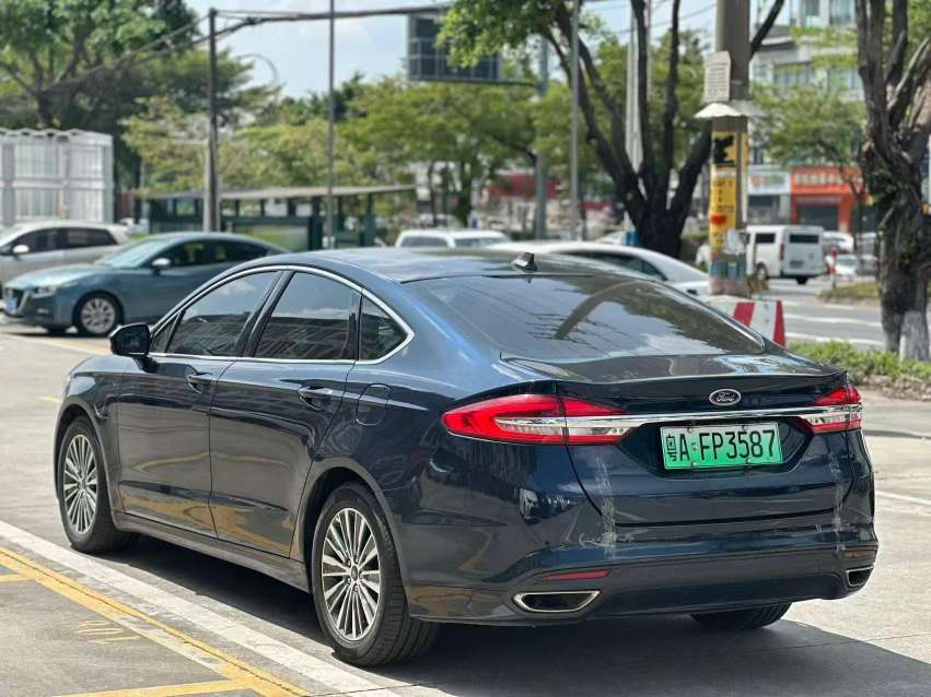 Ford Mondeo 2.0L ZhiShang Plug-in Hybrid 4