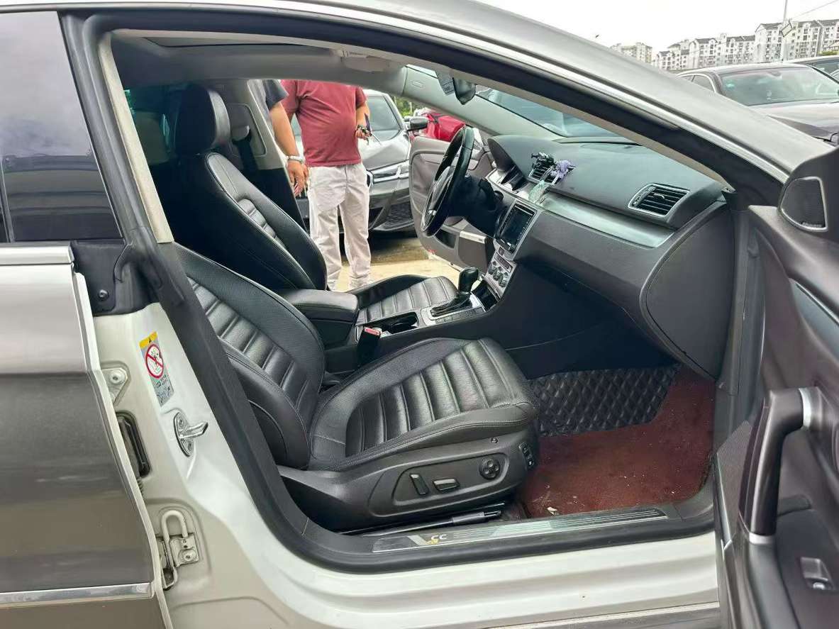Volkswagen CC 2.0T Supreme 9