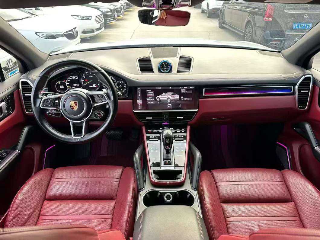 Porsche Cayenne Hybrid 8
