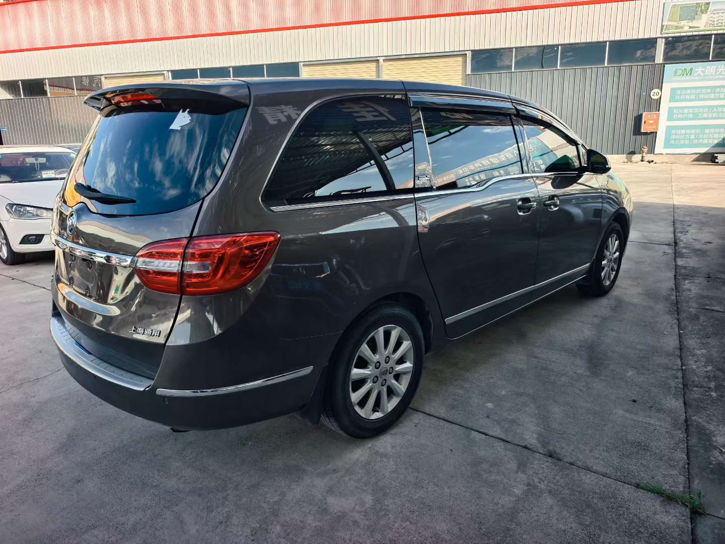 Buick GL8 4
