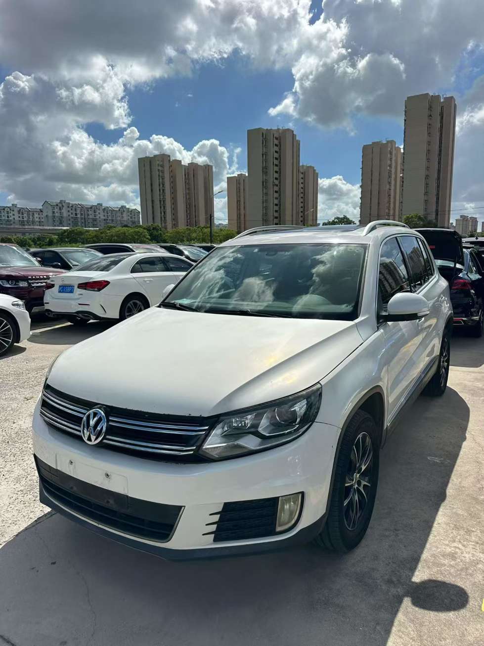 Volkswagen Tiguan 1.8T FWD Luxury 2
