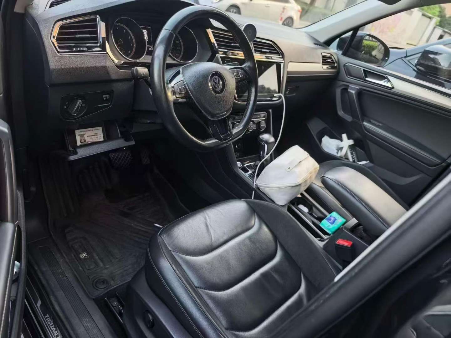 Volkswagen Tiguan L 2.0T 330TSI FWD Luxury 4