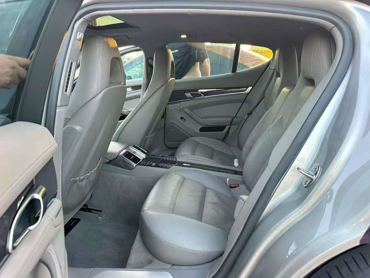 Porsche Panamera 3.6L Automatic 6