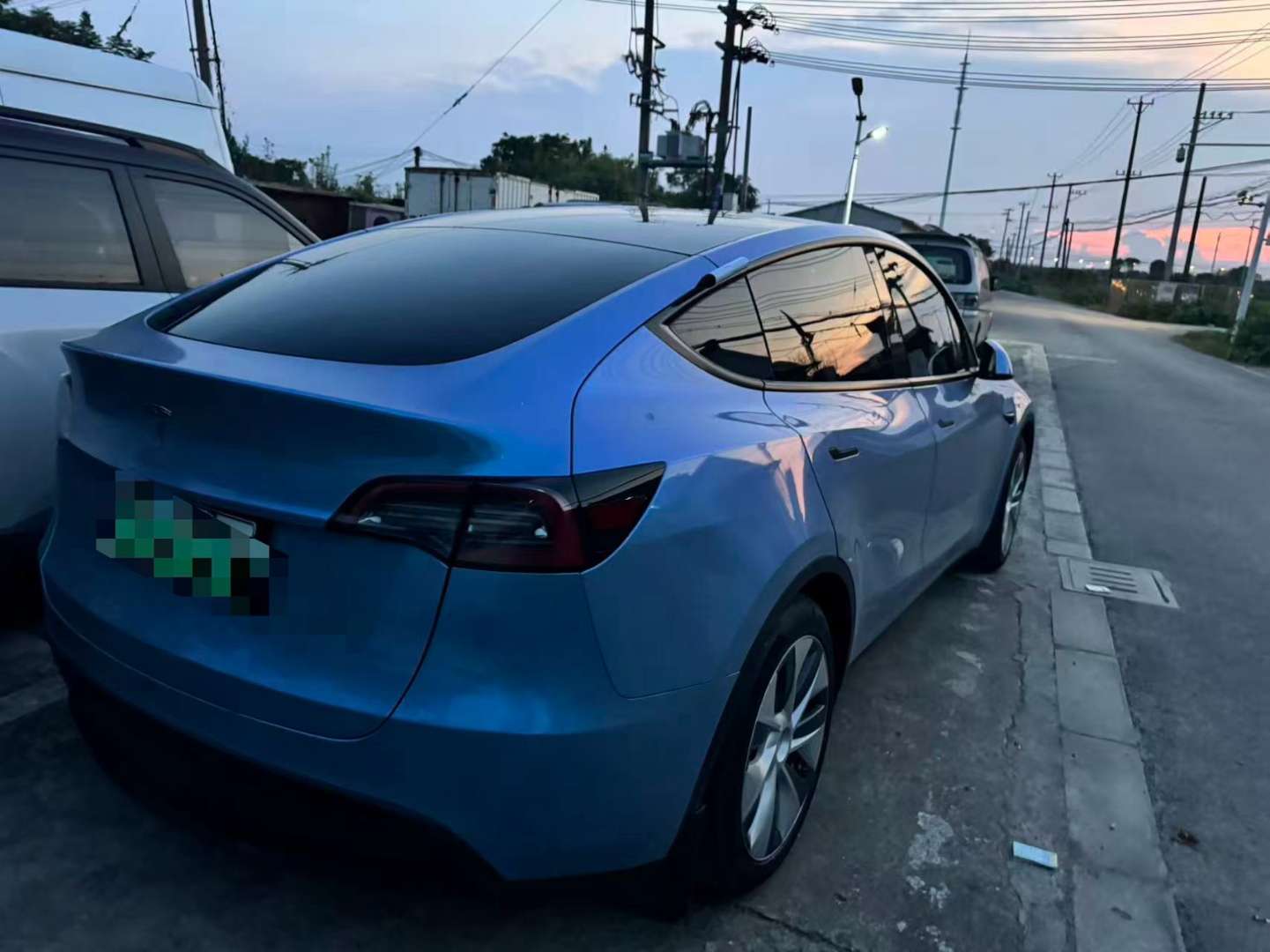 Tesla Model Y Model Y Long Range All-Wheel Drive 9