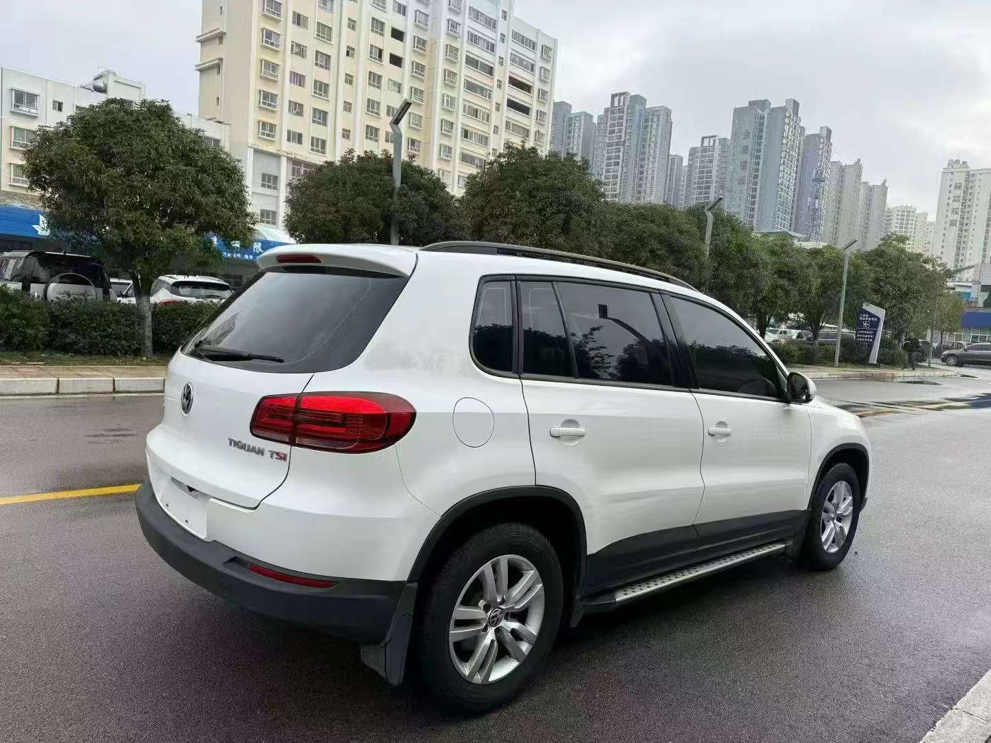 Volkswagen Tiguan 1.8T FWD Comfort Edition 7