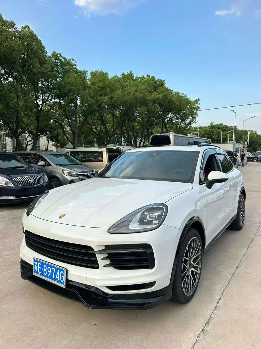 Porsche Cayenne Hybrid 2