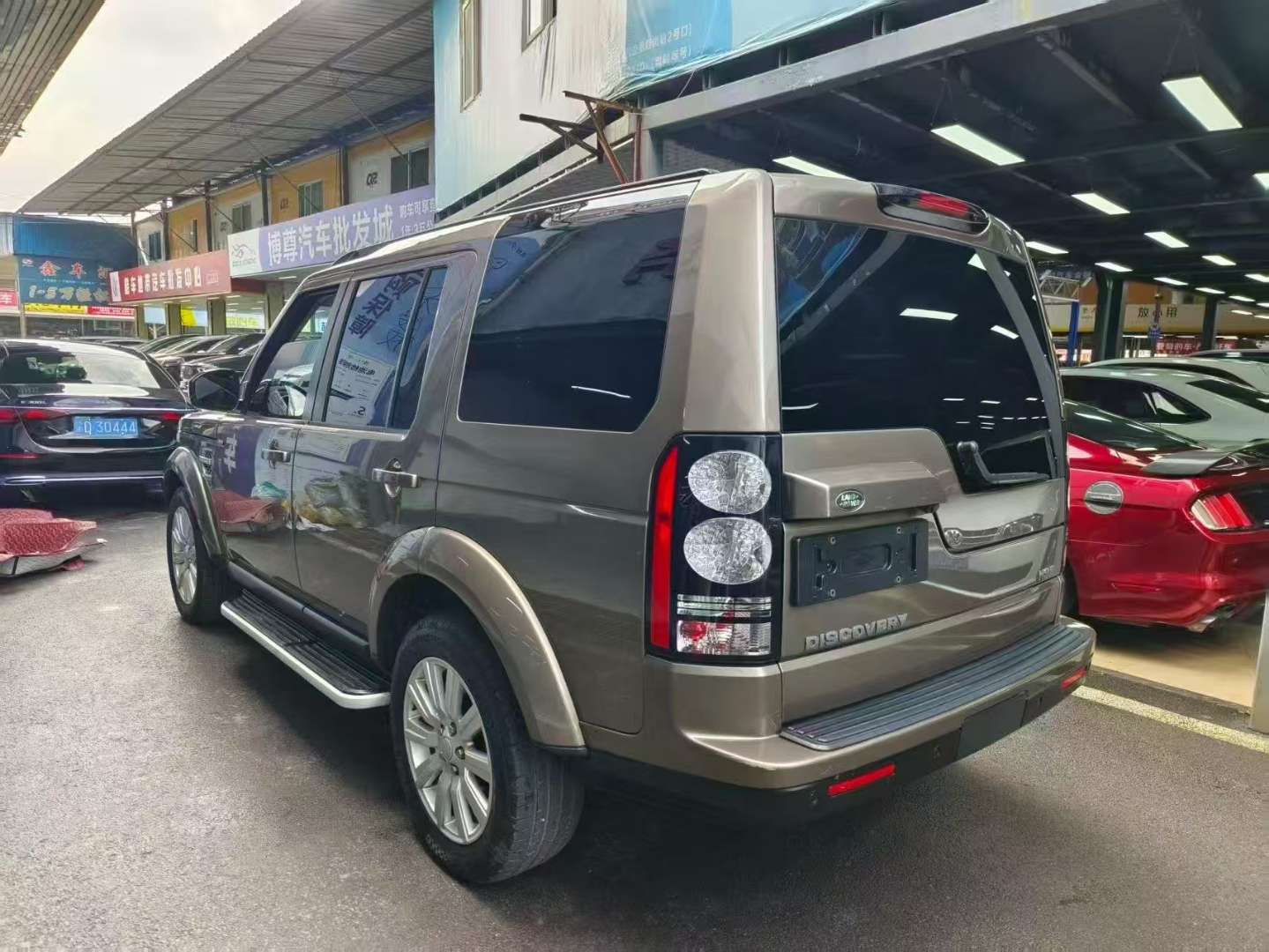 Land Rover Discovery Diesel 3.0T 7-Seater 4