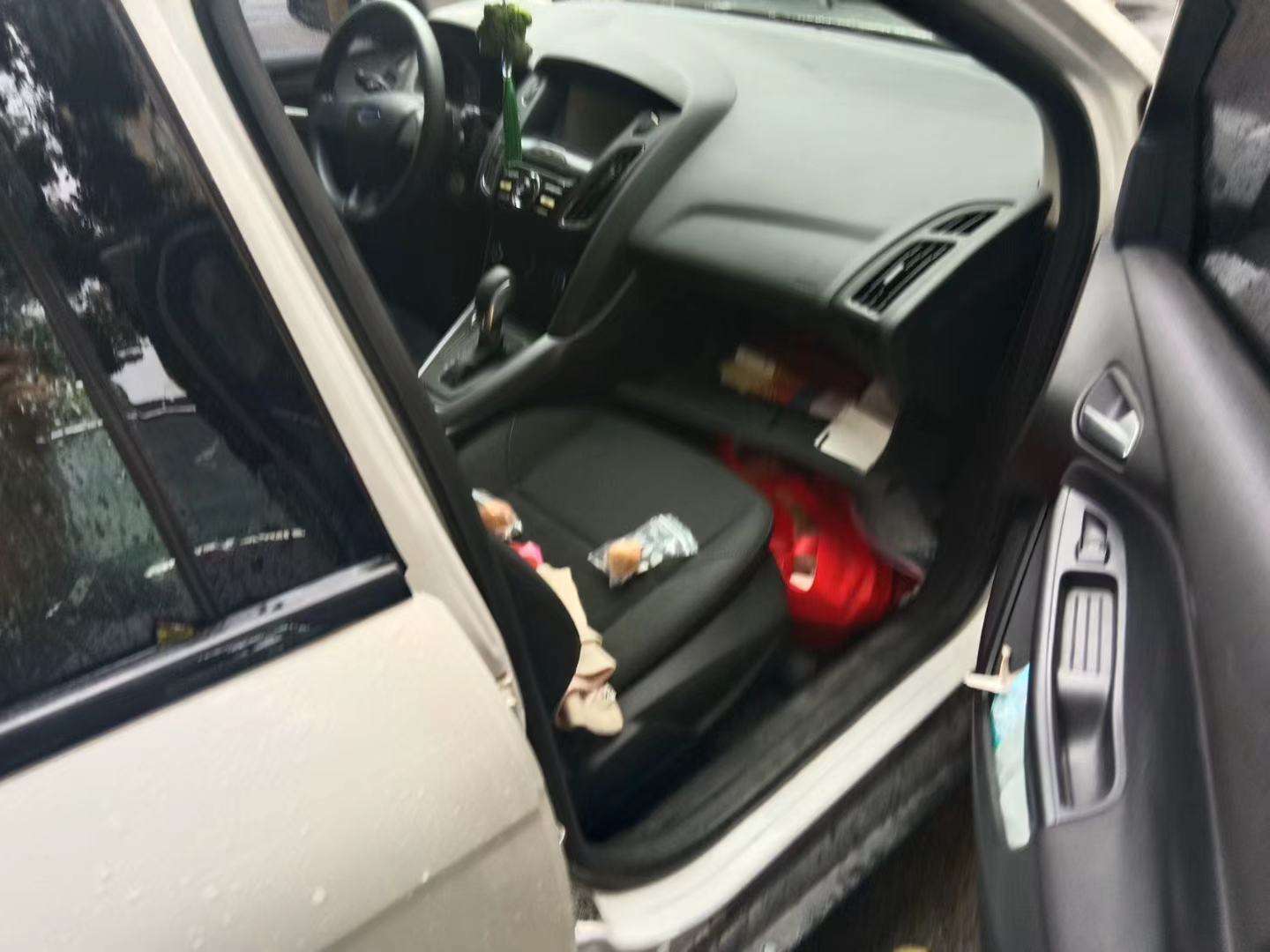 Ford Focus 1.6L Comfort Edition 4