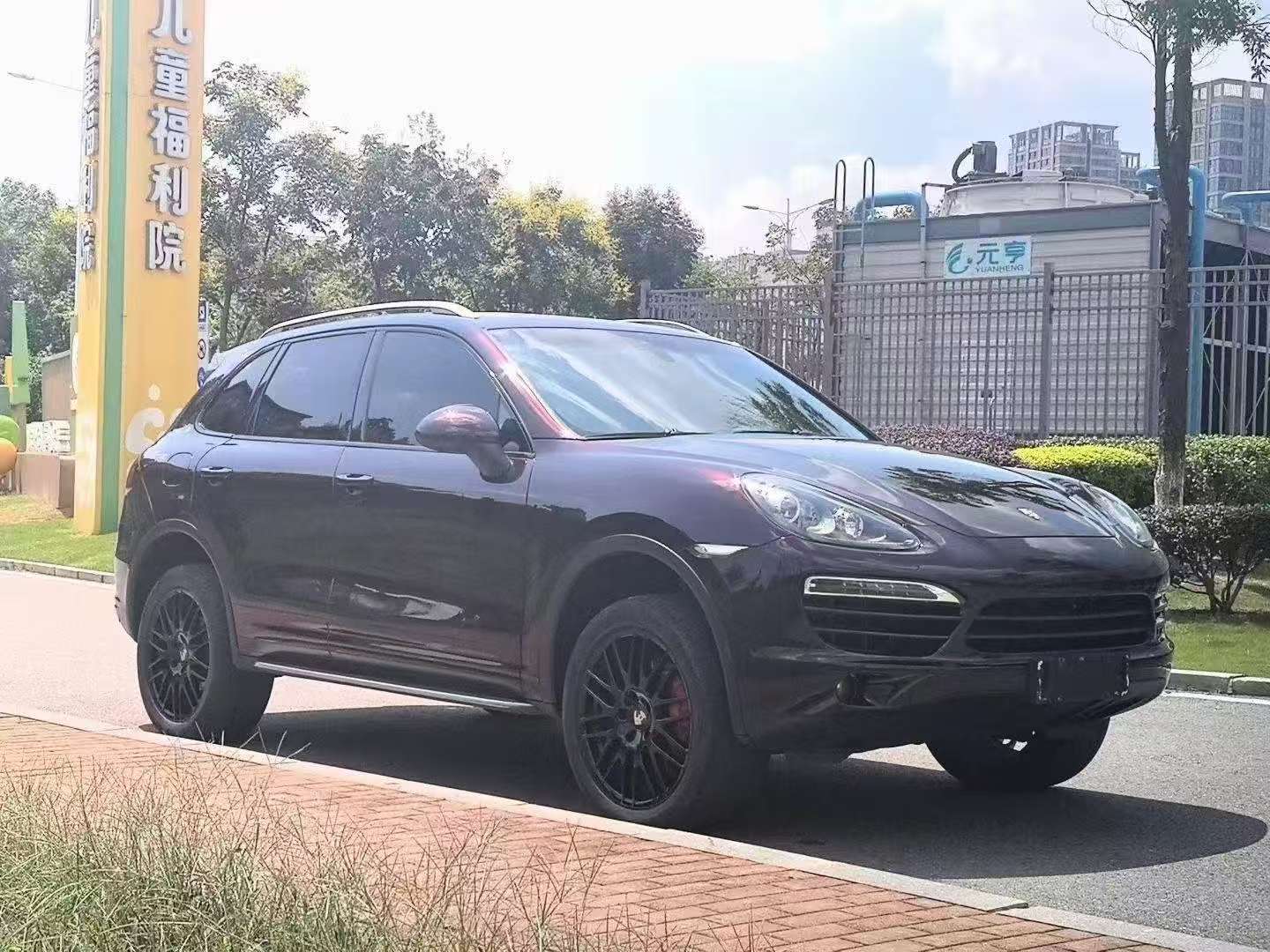 Porsche Cayenne 3.0T AWD 2