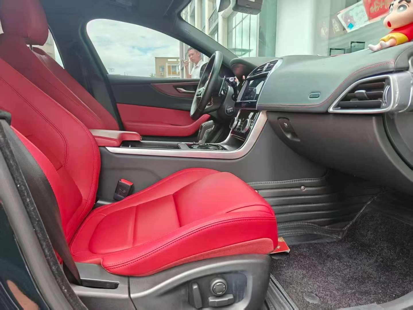 Jaguar XEL 2.0T 250PS R-DYNAMIC S Entry Sport 3