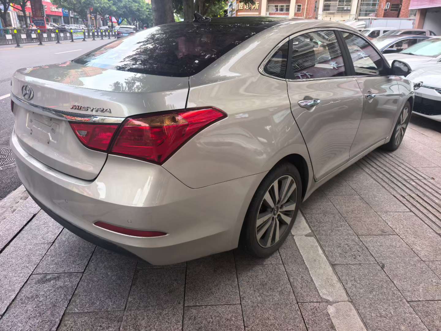 Hyundai Sonata 1.8L Automatic Sunroof Leather Navigation 4
