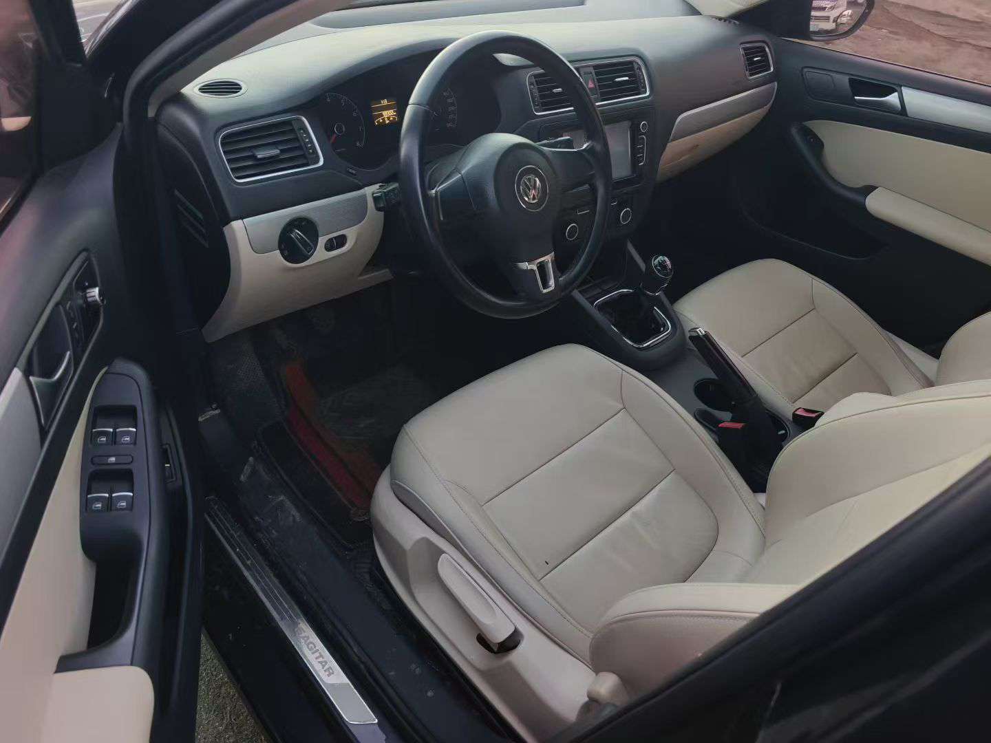 Volkswagen Sagitar 2015 1.6L 4
