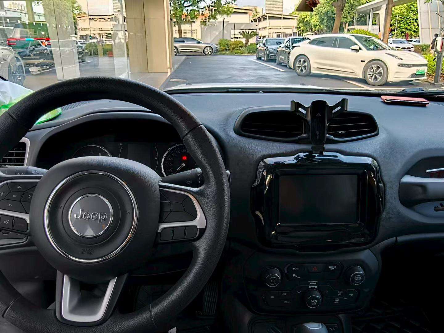 Jeep Renegade 1.3T Leading Edition 6