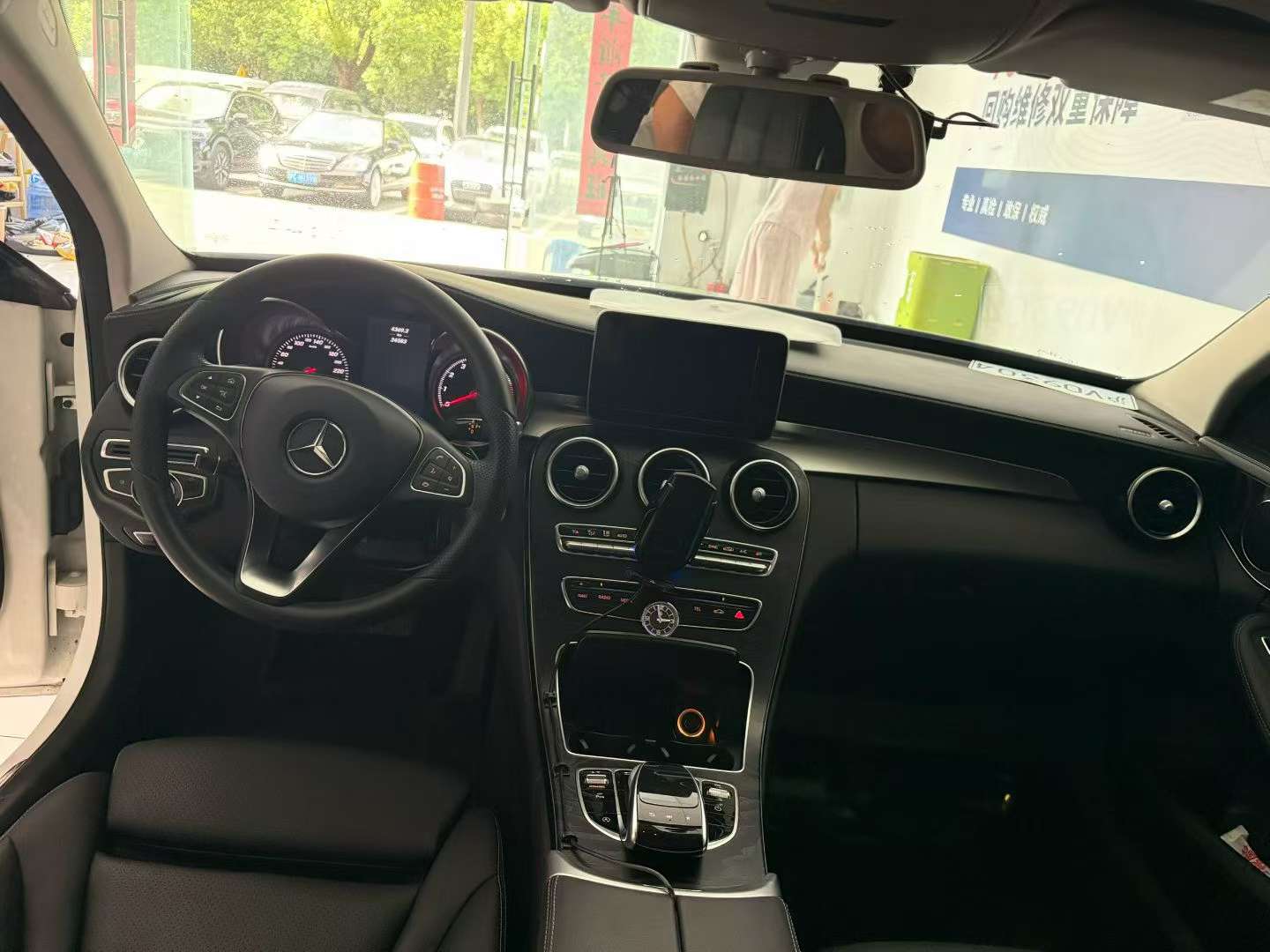 Mercedes-Benz C-Class C200L 3