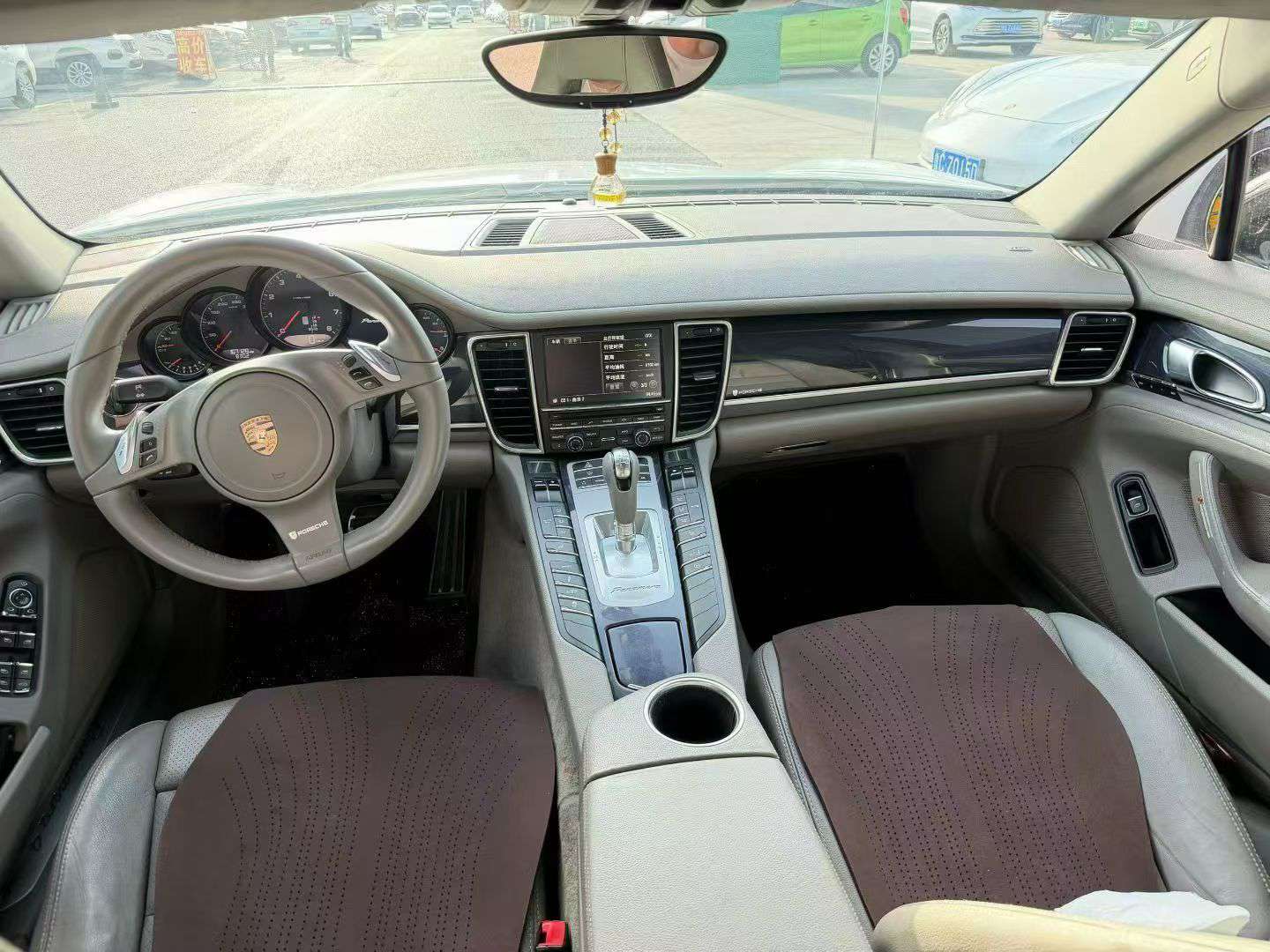 Porsche Panamera 6