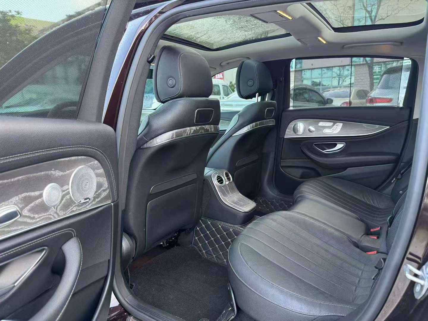Mercedes-Benz E-Class E300L Premium 9