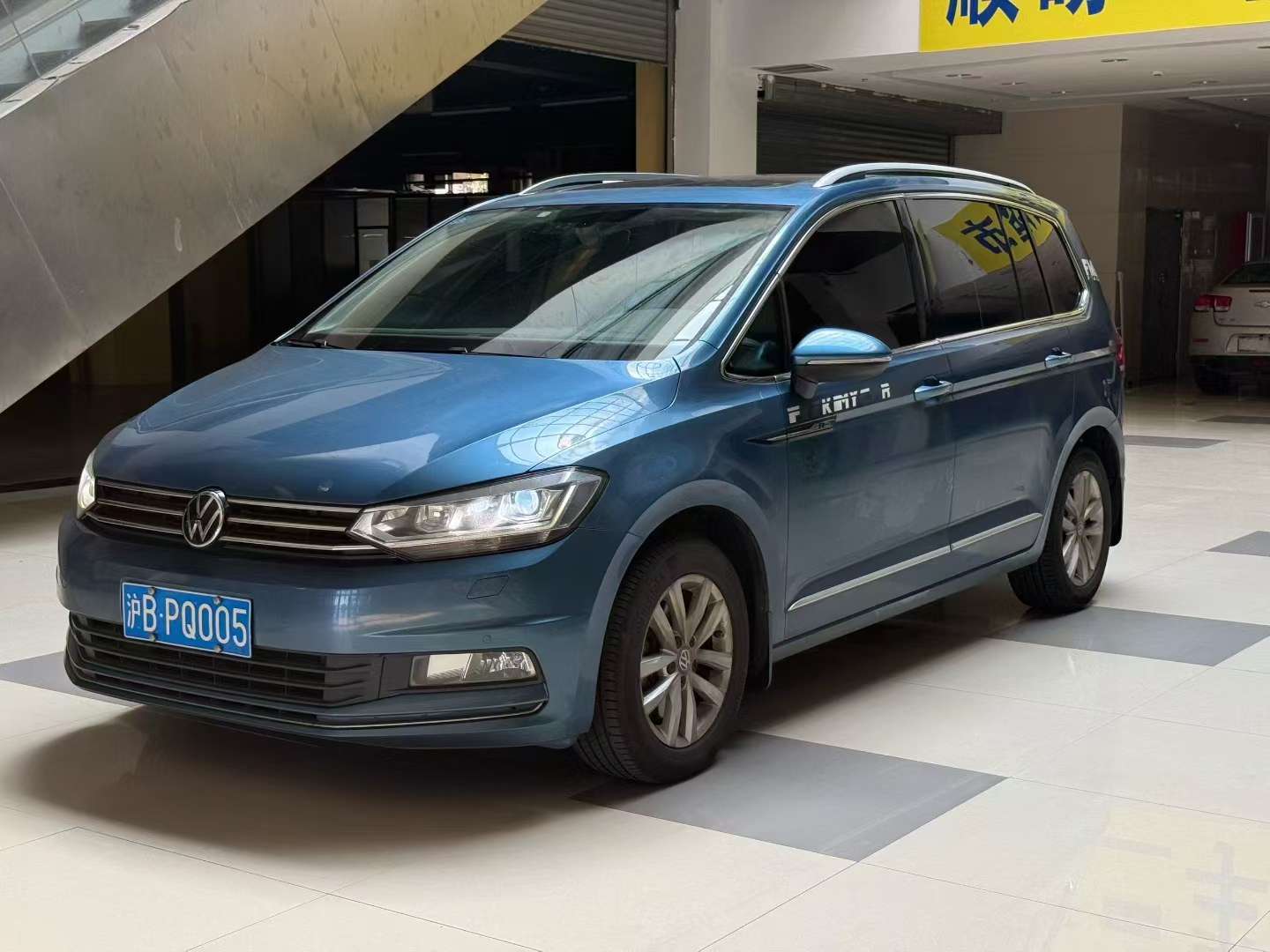 Volkswagen Touran L 2