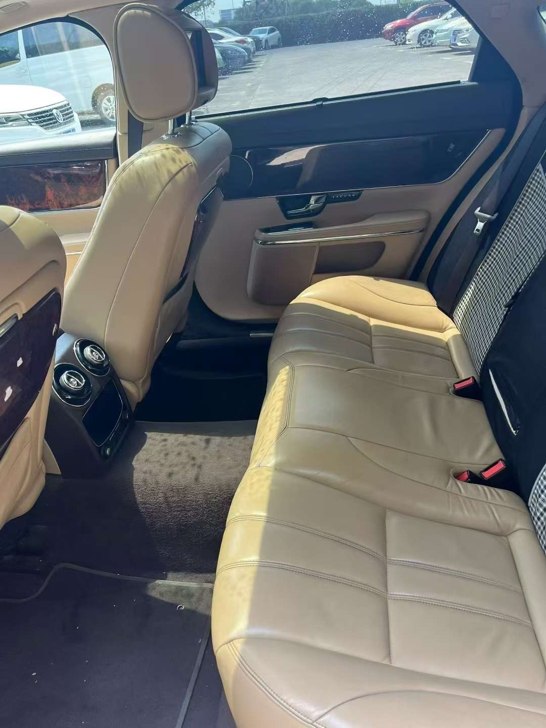 Jaguar XJL 2011 3.0L Panoramic Business Edition 8