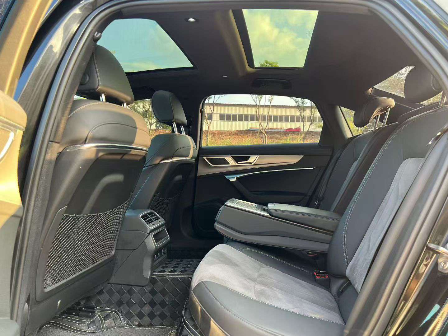 Audi A6L 2.0T Automatic Dual Sunroofs 4