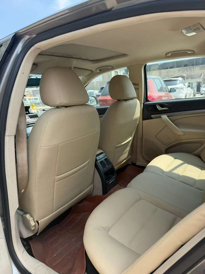 Skoda Octavia 2015 1.6L Automatic with Sunroof 4