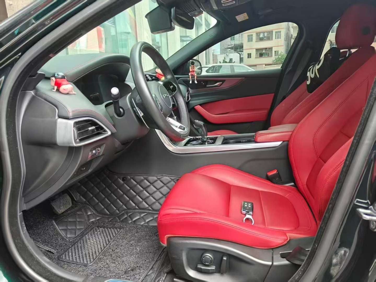 Jaguar XEL 2.0T 250PS R-DYNAMIC S Entry Sport 4