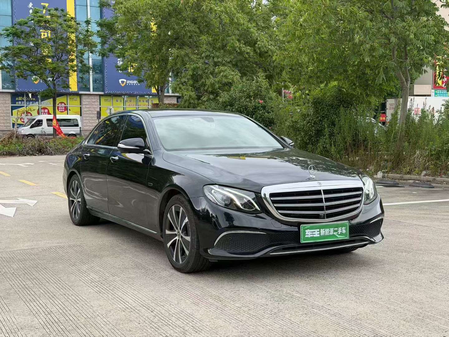 Mercedes-Benz E-Class E300eL Hybrid 3