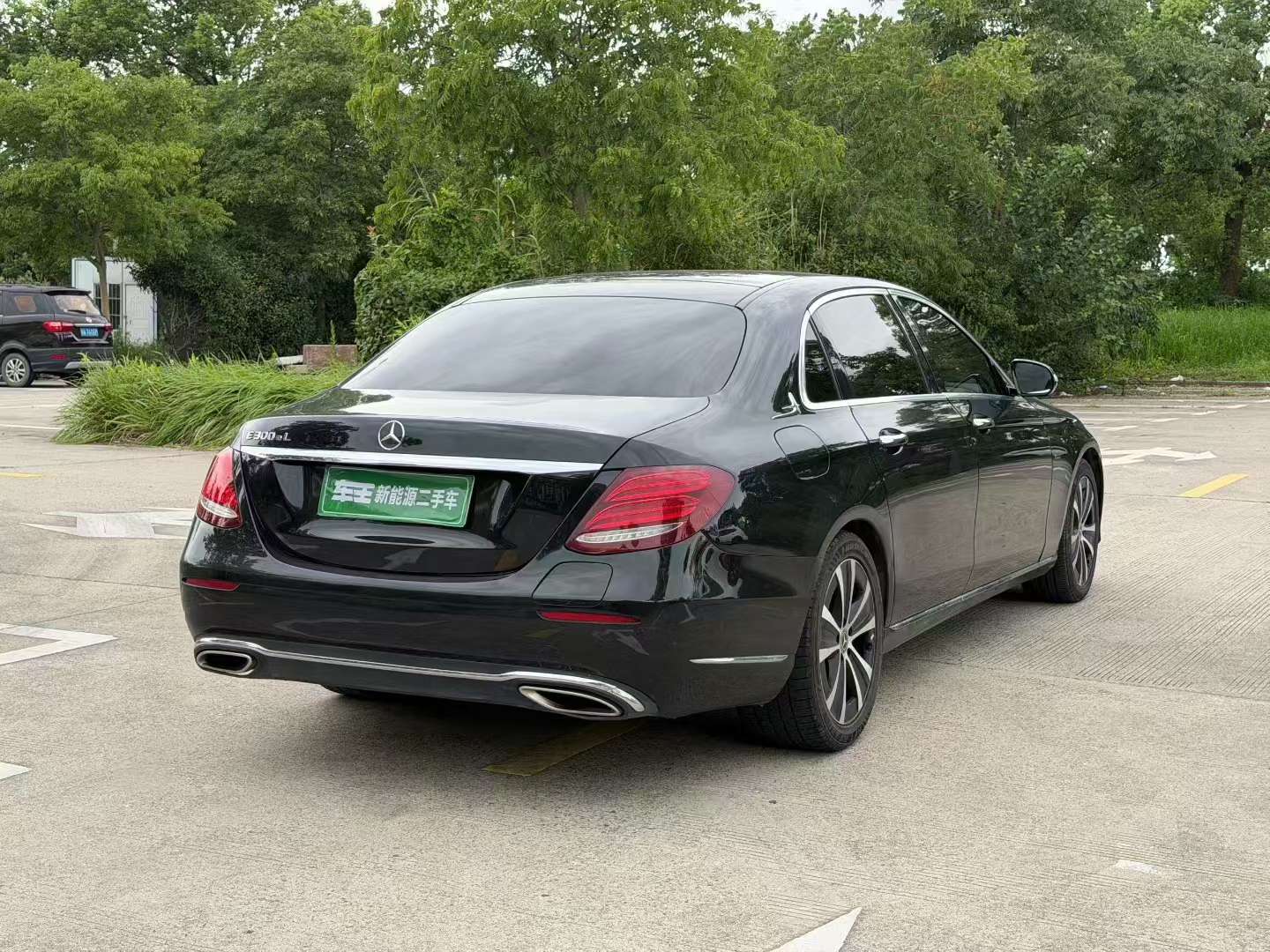 Mercedes-Benz E-Class E300eL Hybrid 4