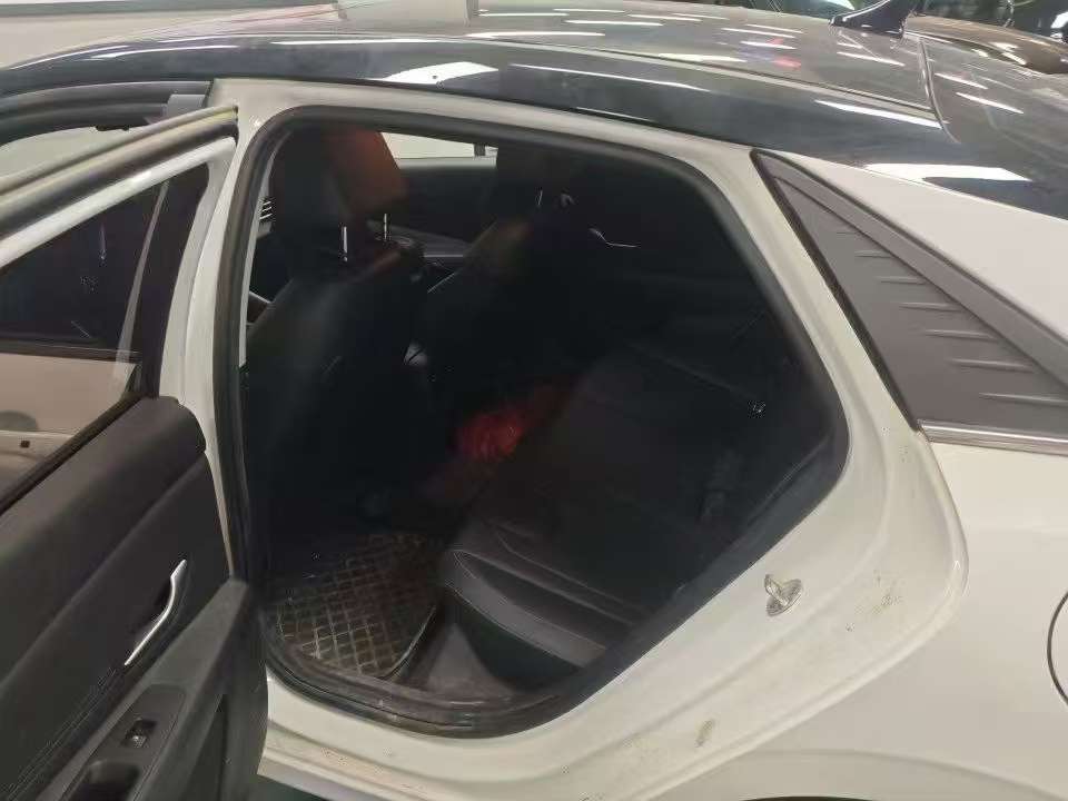 Hyundai Elantra 2022 1.5L CVT LUX Premium 7