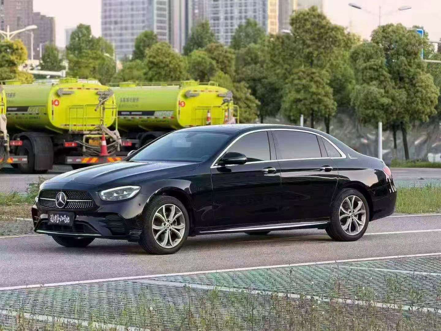 Mercedes-Benz E-Class E300L Luxury 3