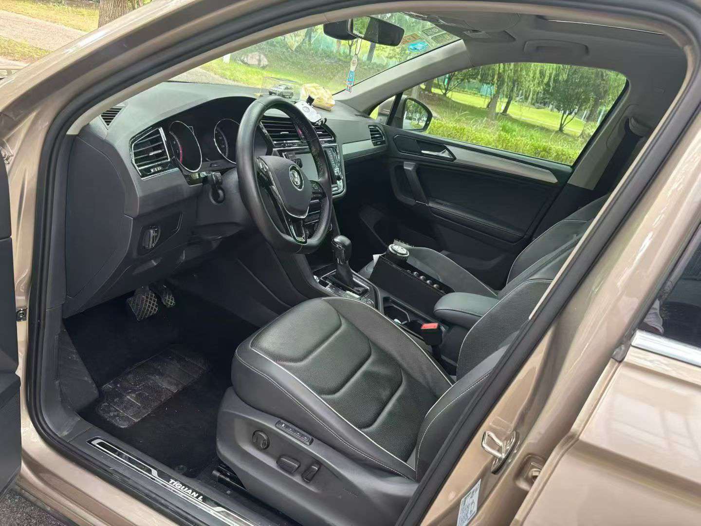 Volkswagen Tiguan L 2017 Automatic AWD Flagship 9