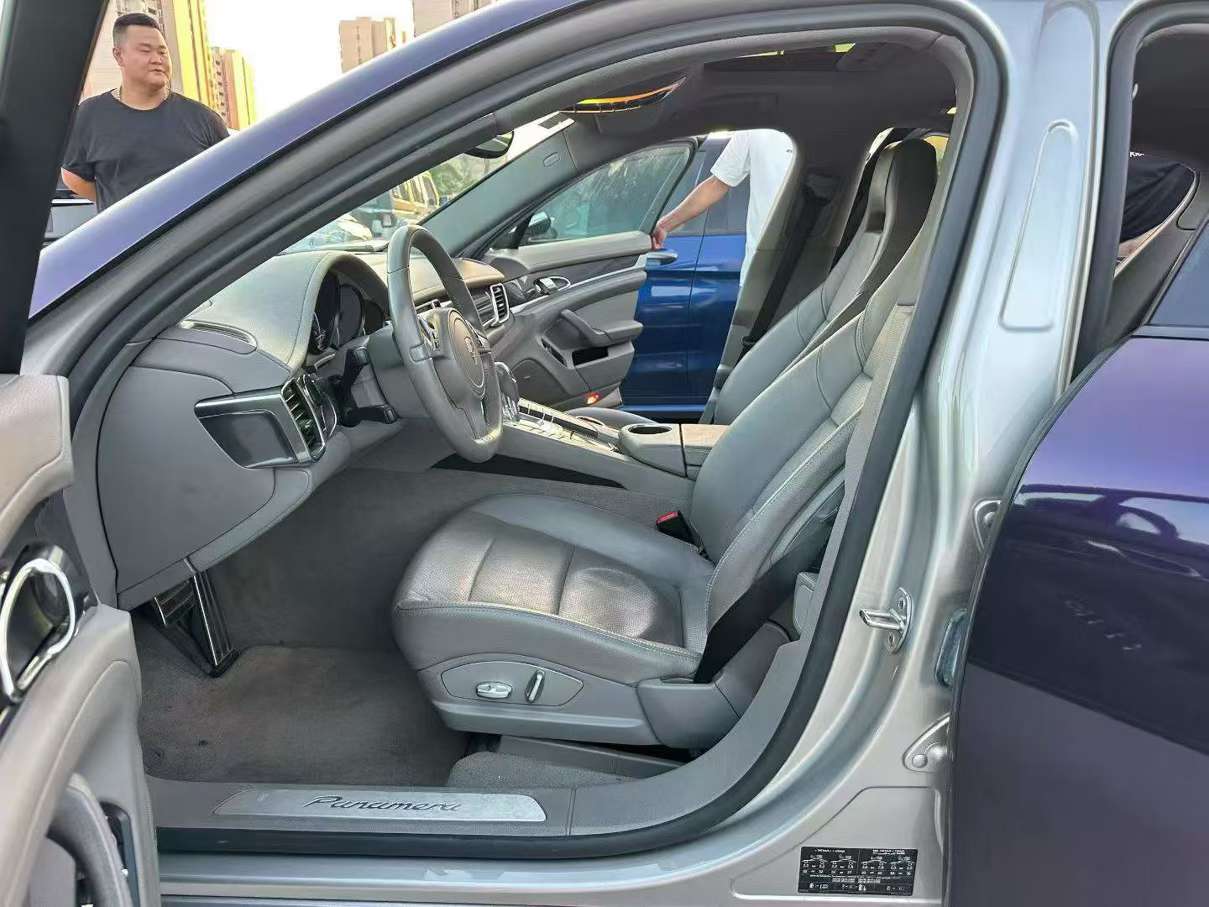 Porsche Panamera 3.6L Automatic 5