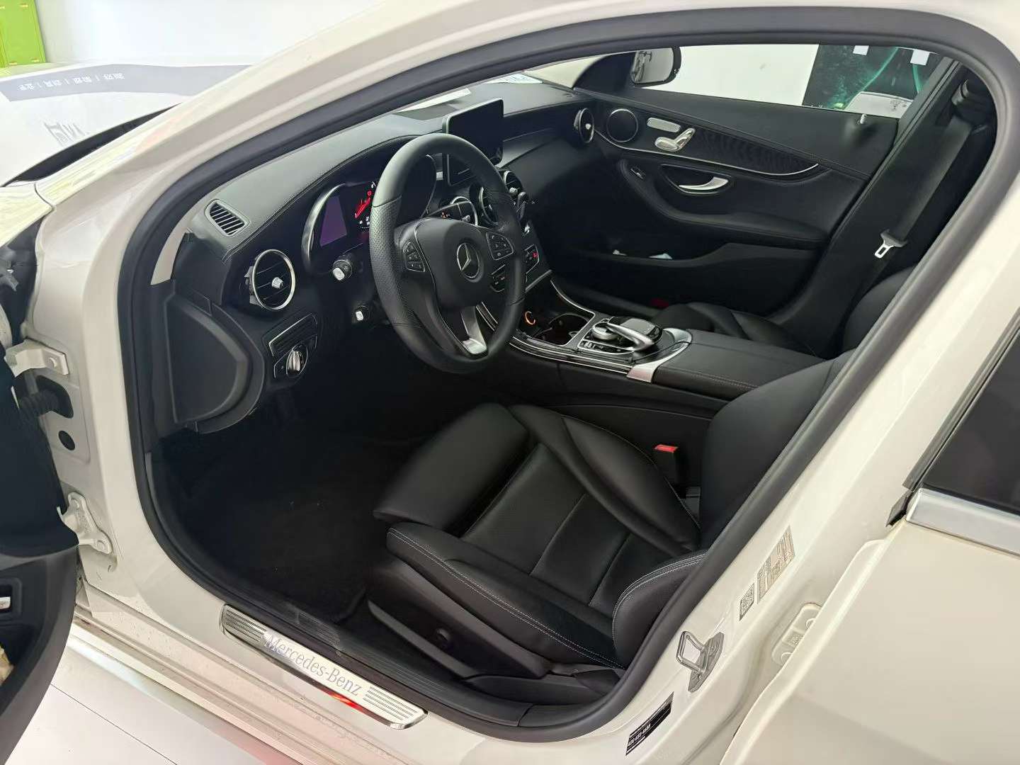 Mercedes-Benz C-Class C200L 2