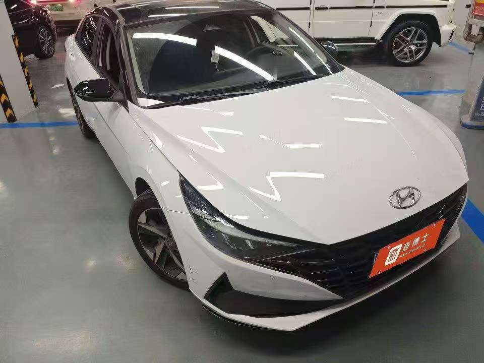 Hyundai Elantra 2022 1.5L CVT LUX Premium 2