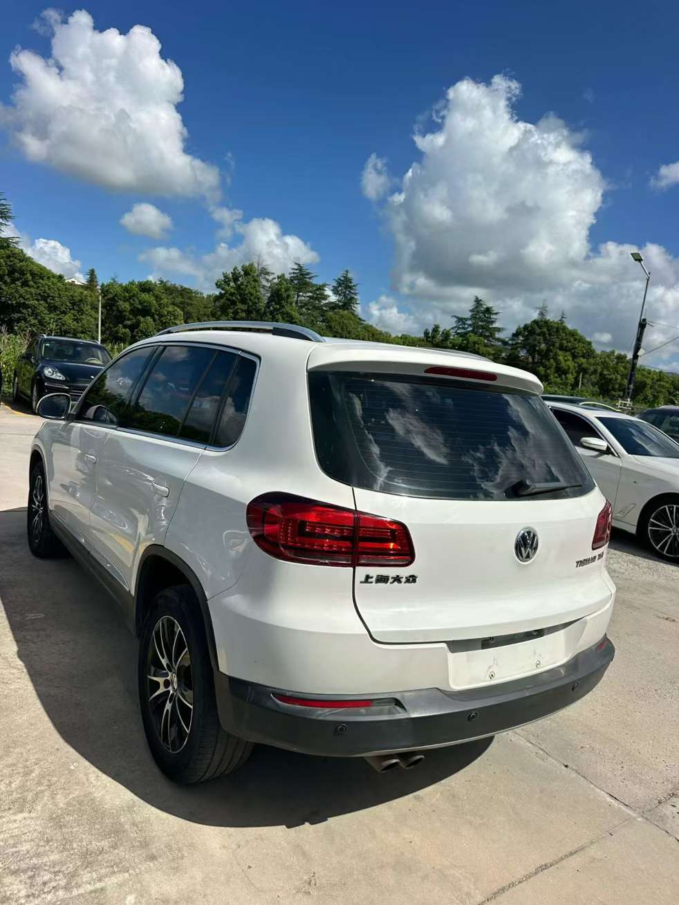 Volkswagen Tiguan 1.8T FWD Luxury 3