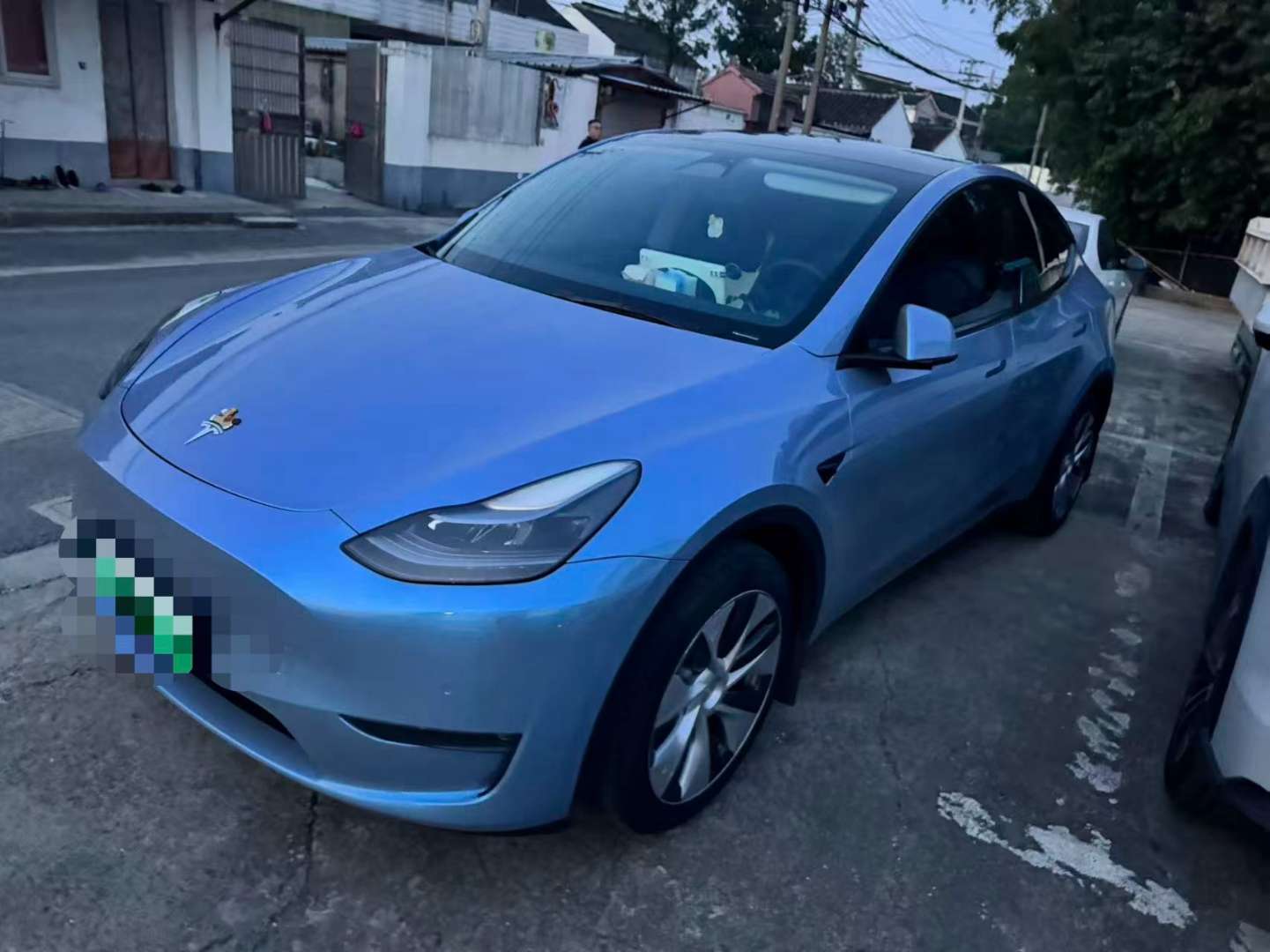 Tesla Model Y Model Y Long Range All-Wheel Drive 2