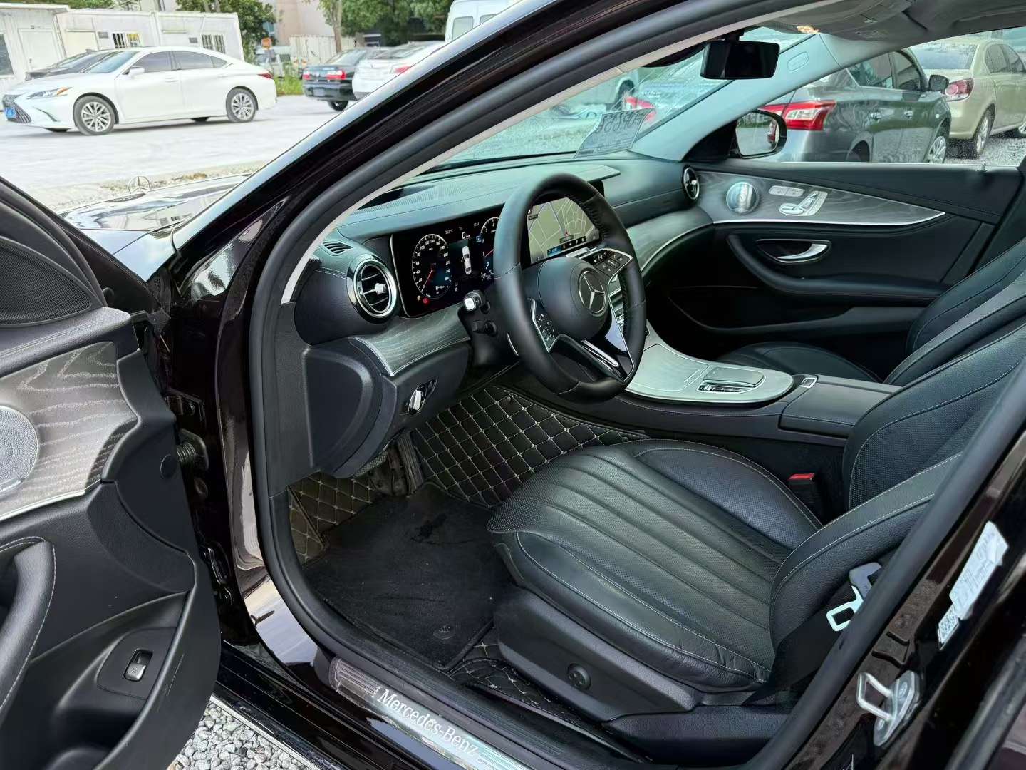 Mercedes-Benz E-Class E300L Premium 7