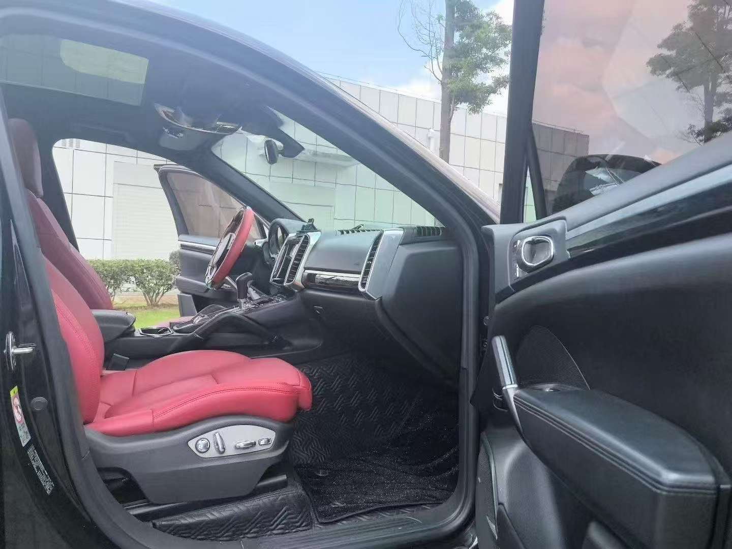 Porsche Cayenne 3.0T AWD 5