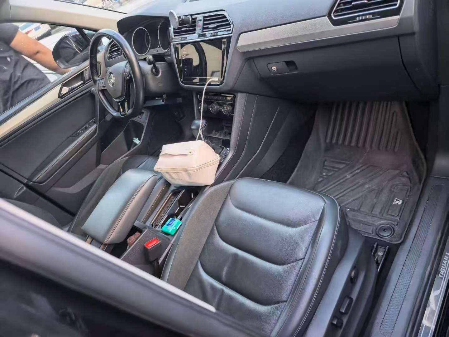 Volkswagen Tiguan L 2.0T 330TSI FWD Luxury 6