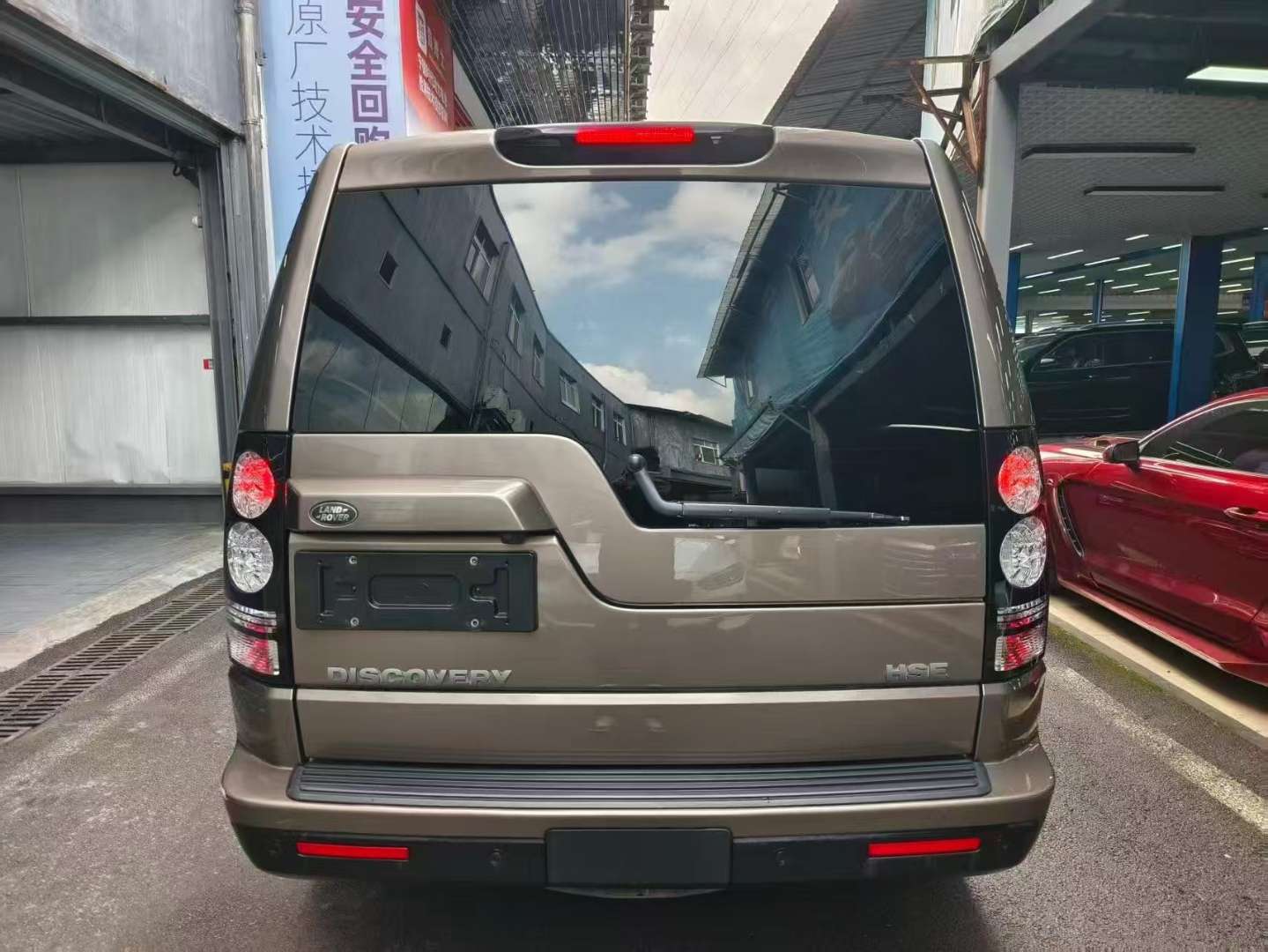 Land Rover Discovery Diesel 3.0T 7-Seater 3
