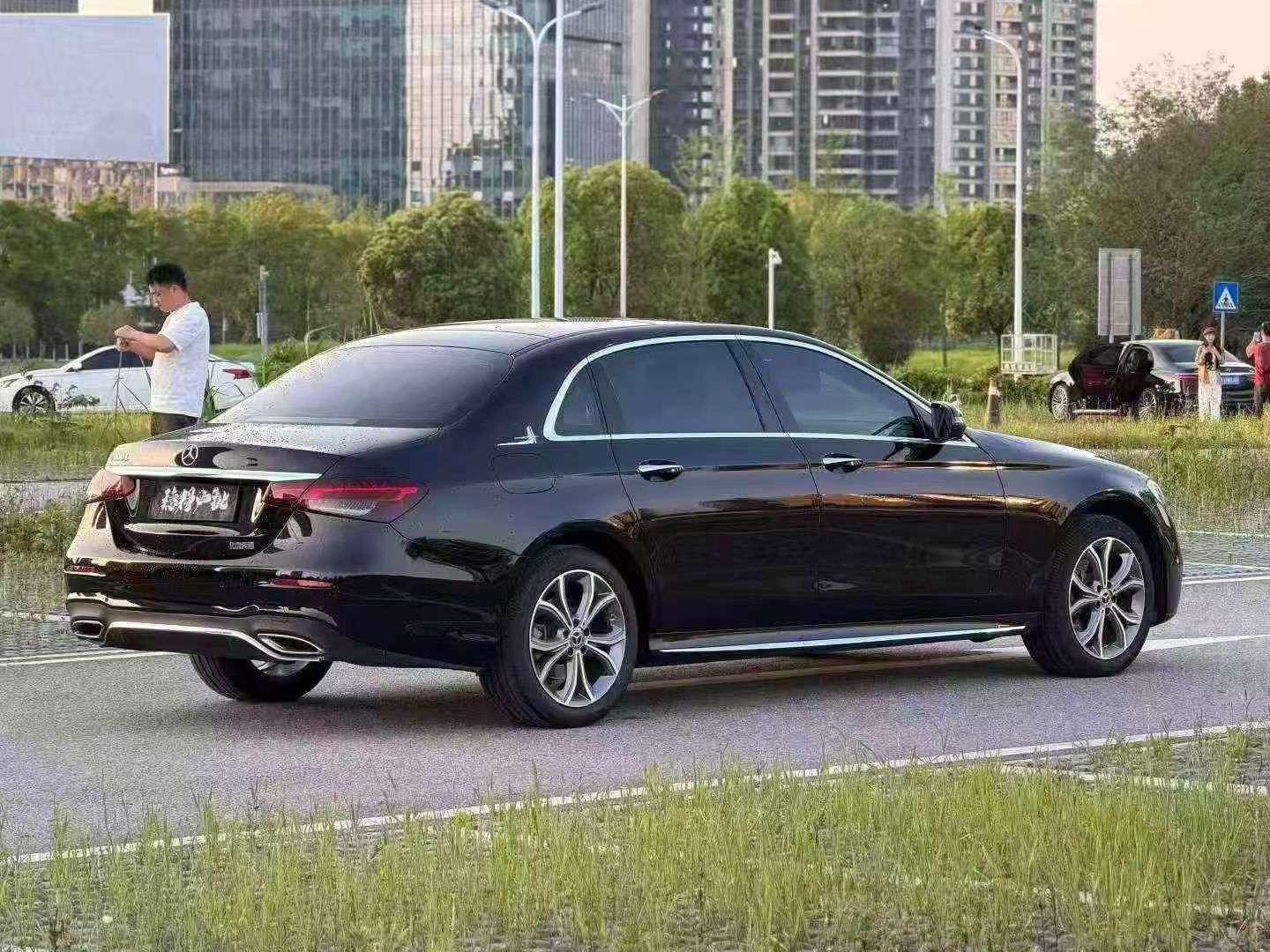 Mercedes-Benz E-Class E300L Luxury 9